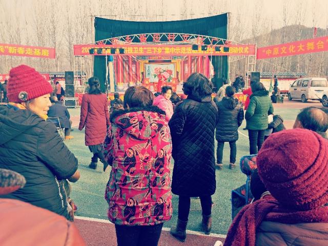 說說你家鄉(xiāng)過年都有什么特色習俗？
